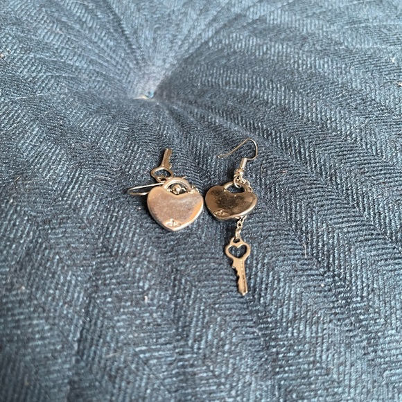 Dangle earrings pink hear lock and key like new - Picture 4 of 4